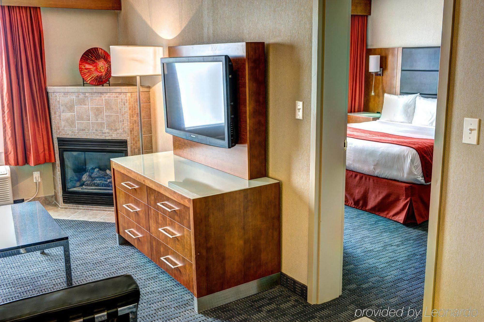 Radisson Hotel & Suites Fort Mcmurray Exterior foto